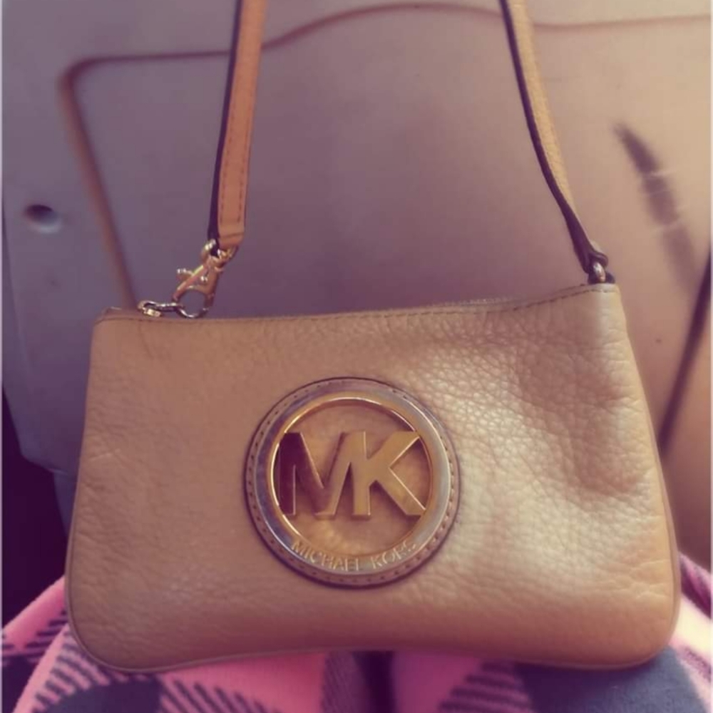 Michael kors wristlet